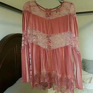 Gimmicks BKE lace top